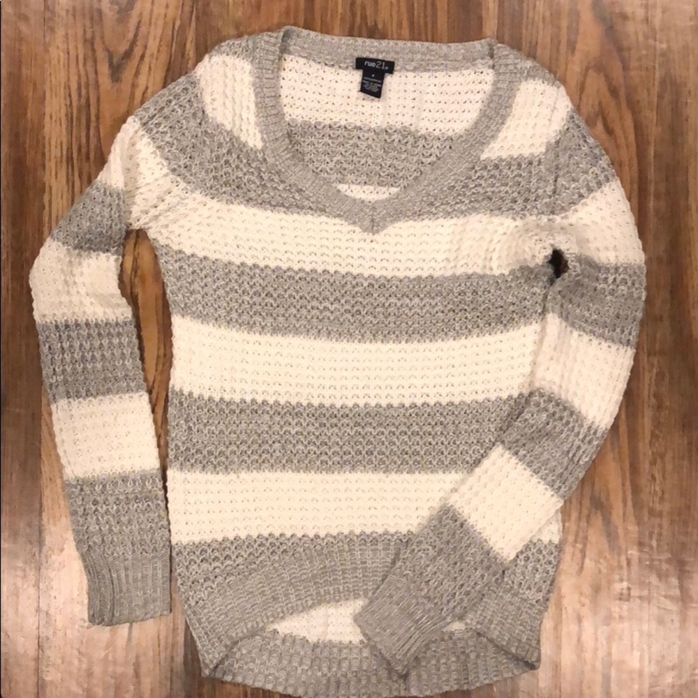 Grey/white Crew Knitted Seater